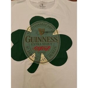 Guinness T-Shirt Mens Large White Shamrock Graphic Beer‎ Logo St Patricks Day